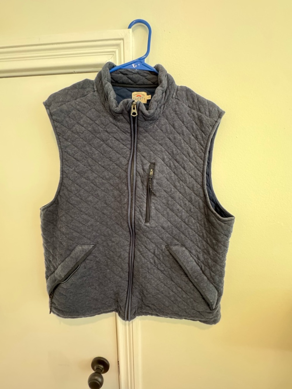 Faherty epic quilted vest. Navy Large